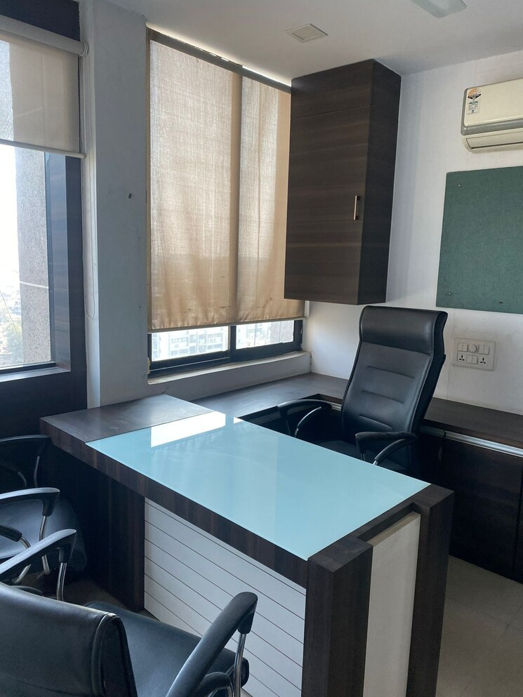 Team Area, sola road Commercial Office Space 1700 Sq.Ft. In Sola Road Ahmedabad 8812660
