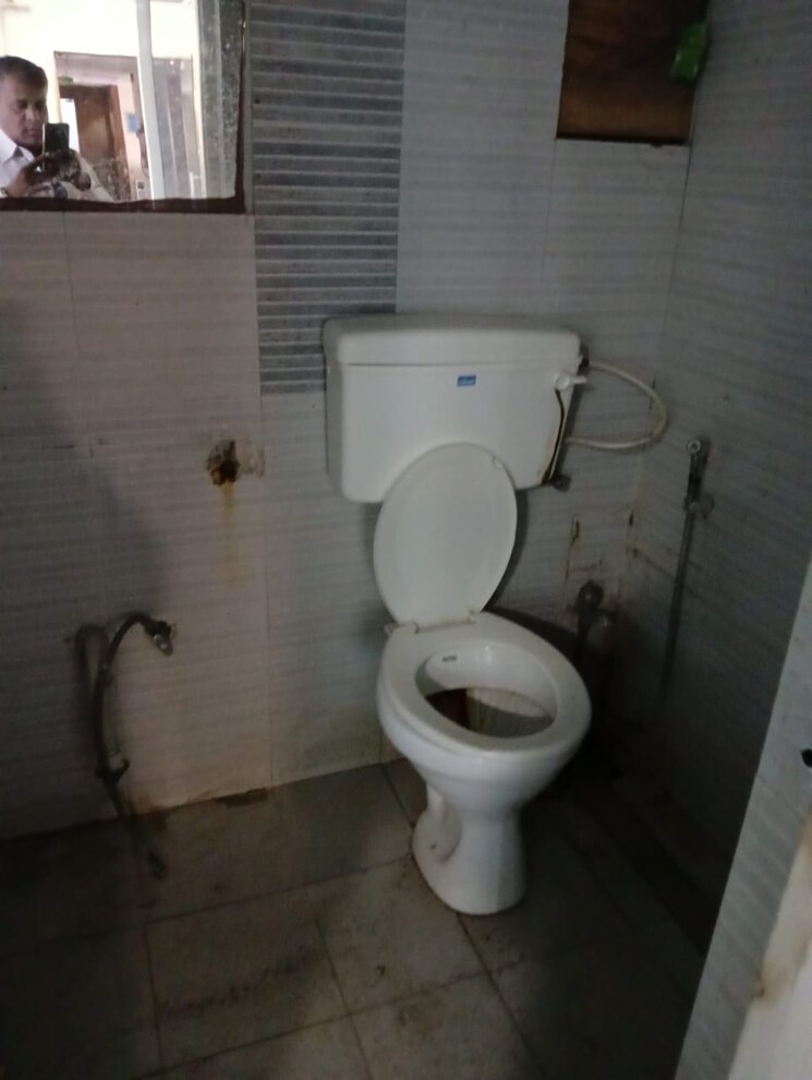 Bathroom, sola road Commercial Office Space 1700 Sq.Ft. In Sola Road Ahmedabad 8812660