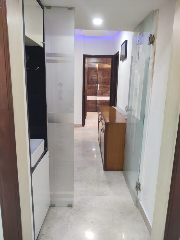 Room, bandra west 2 Bedroom 750 Sq.Ft. Apartment In Bandra West Mumbai 8812720