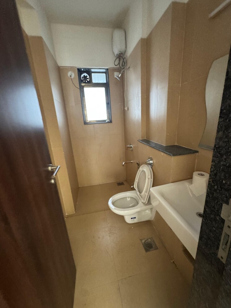 Bathroom, runwal-sanctuary 2 Bedroom 786 Sq.Ft. Apartment In Mulund West Mumbai 8812783