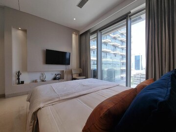 Bedroom in 2 BHK Builder Floor at DLF The Pinnacle, Dlf Phase V – for Rent