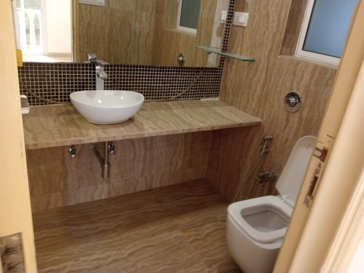 Bathroom, khar west 3 Bedroom 1200 Sq.Ft. Apartment In Khar West Mumbai 8812785