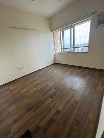 Room in 2 BHK Apartment at Runwal Greens, Mulund West – for Rent