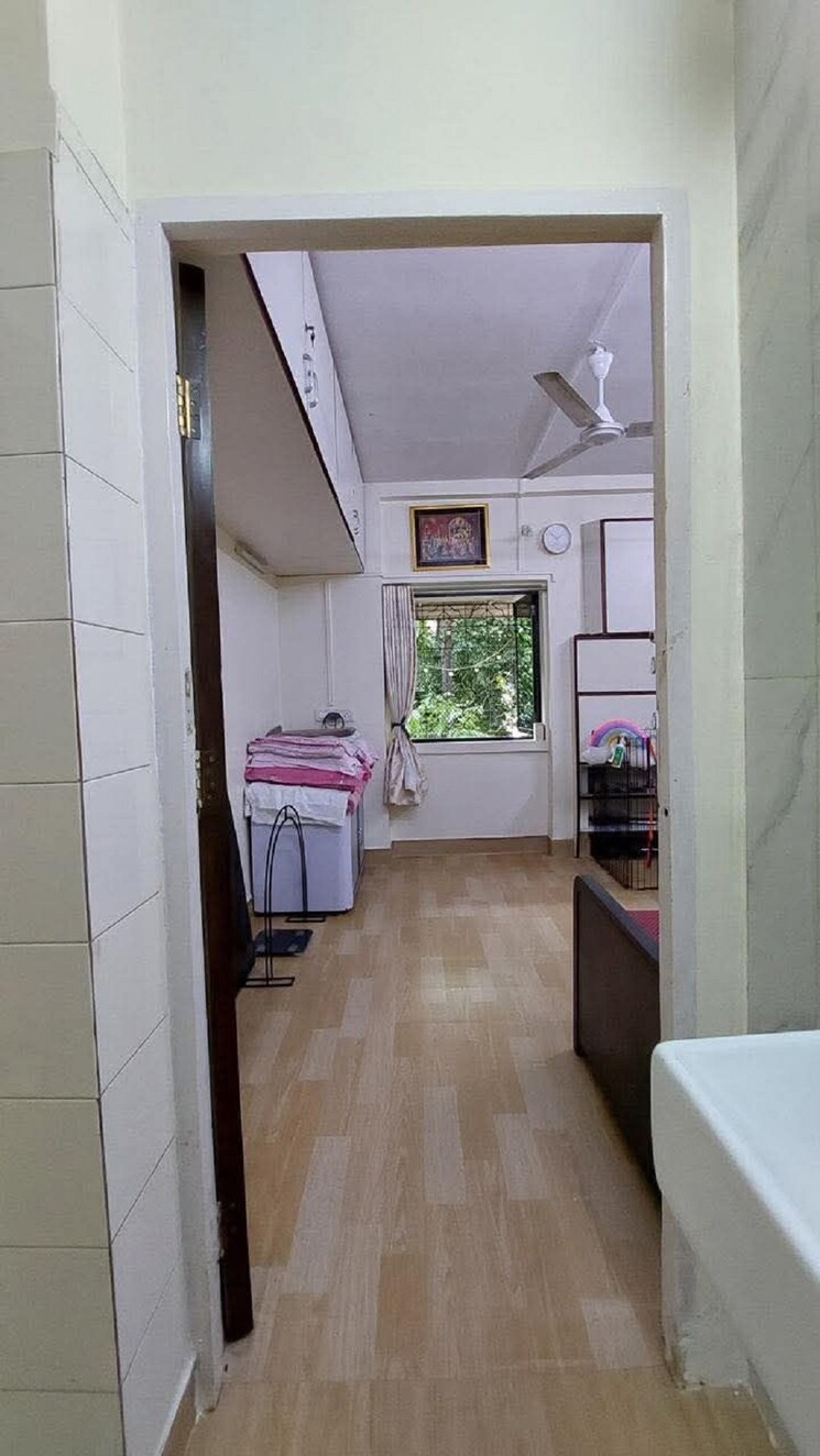 Room, bandra west 1.5 Bedroom 750 Sq.Ft. Apartment In Bandra West Mumbai 8812809