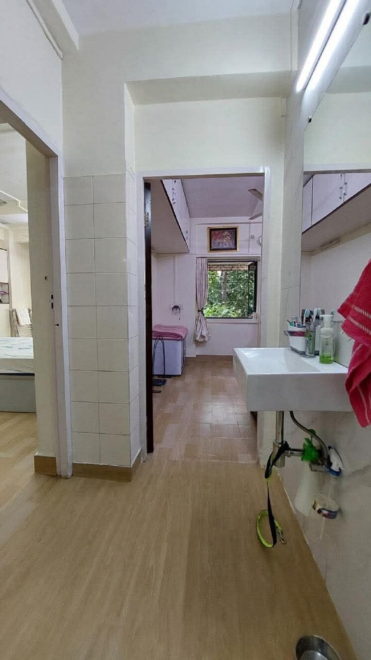 Room, bandra west 1.5 Bedroom 750 Sq.Ft. Apartment In Bandra West Mumbai 8812809