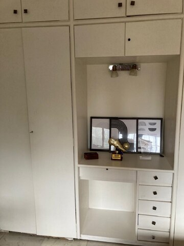 Room in 2 BHK Apartment at Bandra West – for Rent