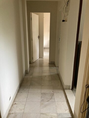 Room in 2 BHK Apartment at Bandra West – for Rent