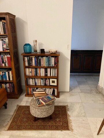 Room in 2 BHK Apartment at Bandra West – for Rent