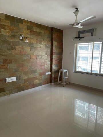 Room in 3.5 BHK Apartment at Serenity Complex, Andheri West – for Rent