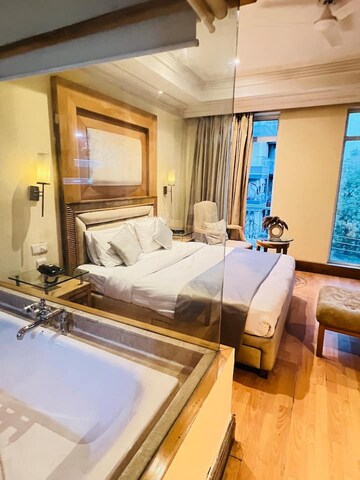 Master Bedroom in 3 BHK Builder Floor at DLF The Pinnacle, Dlf Phase V – for Rent