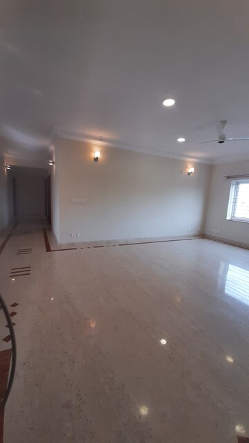 Room in 3 BHK Apartment at Hm Grandeur, Frazer Town – for Sale