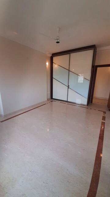Room in 3 BHK Apartment at Hm Grandeur, Frazer Town – for Sale