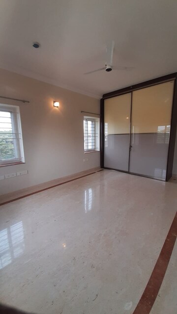 Room in 3 BHK Apartment at Hm Grandeur, Frazer Town – for Sale