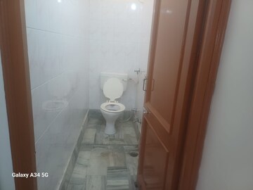 2 BHK Builder Floor For Rent in Sector 44
