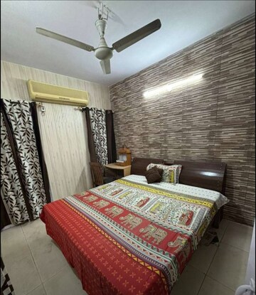 Bedroom in 2 BHK Builder Floor at Sector 44 – for Rent
