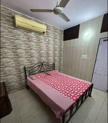 Bedroom in 2 BHK Builder Floor at Sector 44 – for Rent