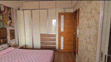 Room in 2 BHK Apartment at Omkar Om Residency, Parel – for Rent