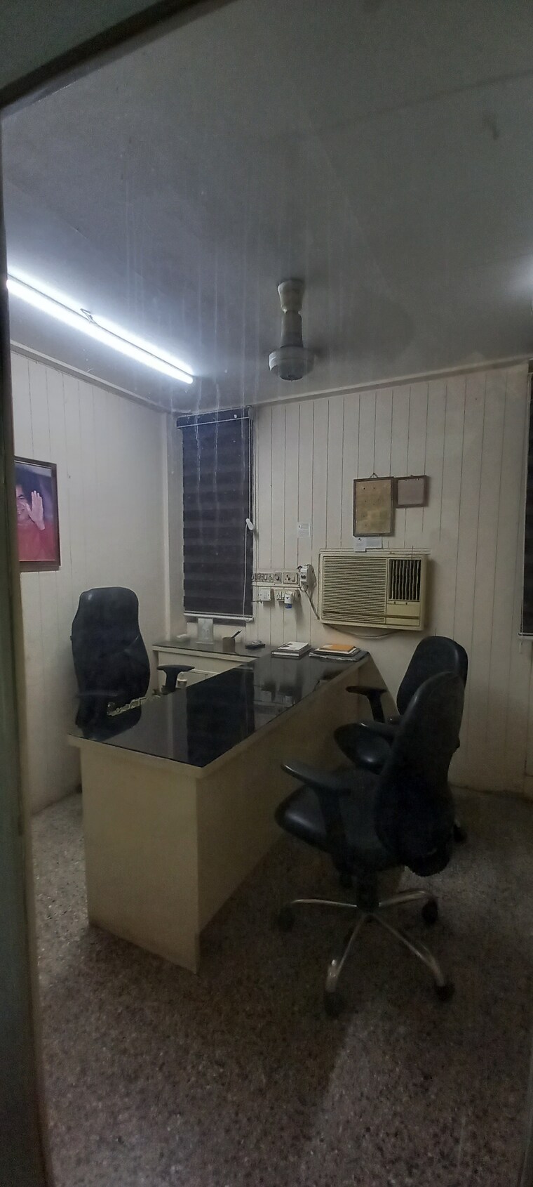 Team Area, ashram road Commercial Office Space 300 Sq.Ft. In Ashram Road Ahmedabad 8813099