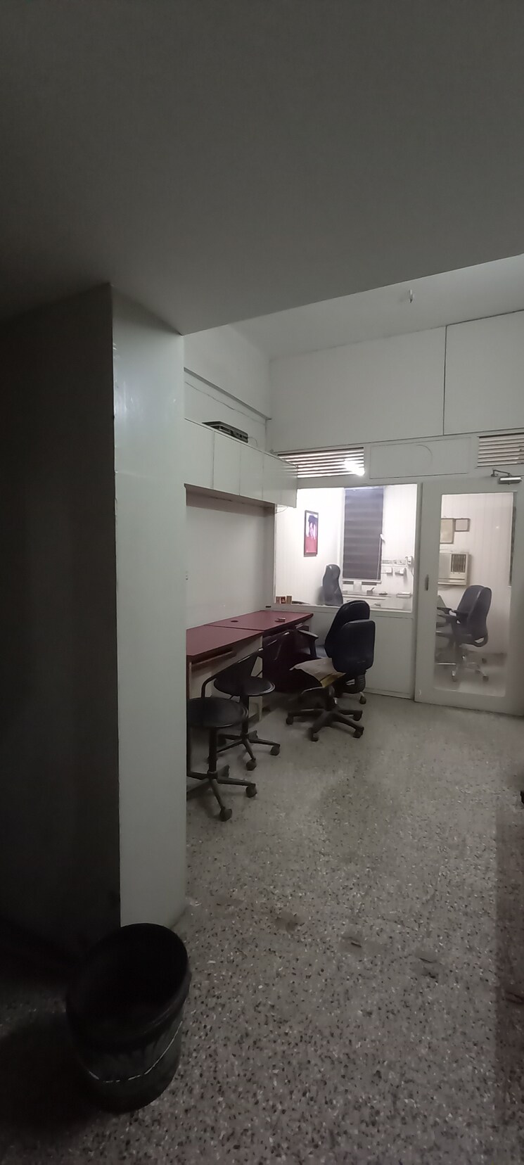 Team Area, ashram road Commercial Office Space 300 Sq.Ft. In Ashram Road Ahmedabad 8813099