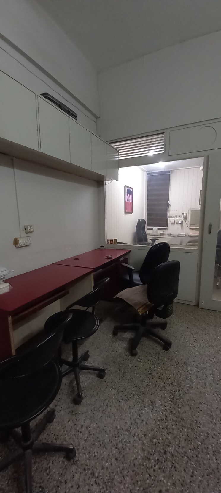 Team Area, ashram road Commercial Office Space 300 Sq.Ft. In Ashram Road Ahmedabad 8813099