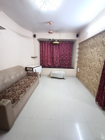 Bedroom in 1.5 BHK Apartment at Dahisar West – for Rent