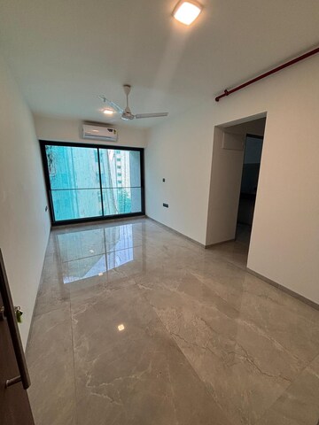 Room in 1 BHK Apartment at Goregaon Vivan, Goregaon West – for Sale