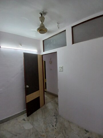 Furnished Amenities in 1.5 BHK Apartment at Mantri Park, Goregaon East – for Rent