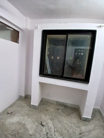 Furnished Amenities in 1.5 BHK Apartment at Mantri Park, Goregaon East – for Rent