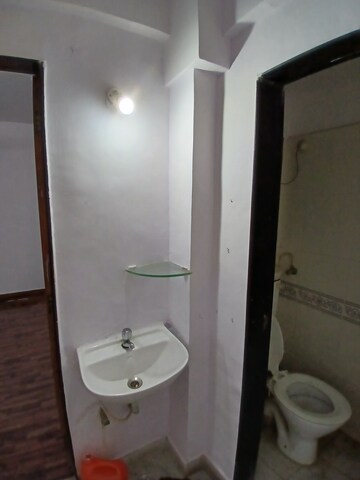 Furnished Amenities in 1.5 BHK Apartment at Mantri Park, Goregaon East – for Rent
