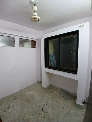 Furnished Amenities in 1.5 BHK Apartment at Mantri Park, Goregaon East – for Rent