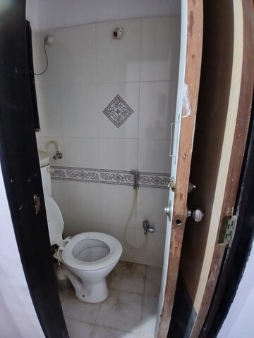 Furnished Amenities in 1.5 BHK Apartment at Mantri Park, Goregaon East – for Rent