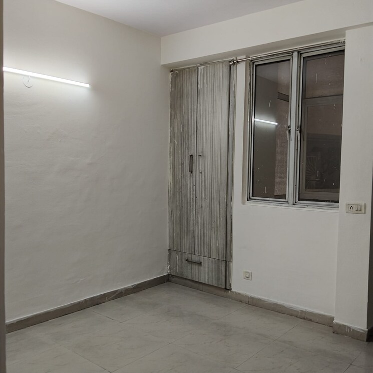 Room, shri-ram-plaza-vaishali 2 Bedroom 1100 Sq.Ft. Apartment In Vaishali Sector 4 Ghaziabad 8813161