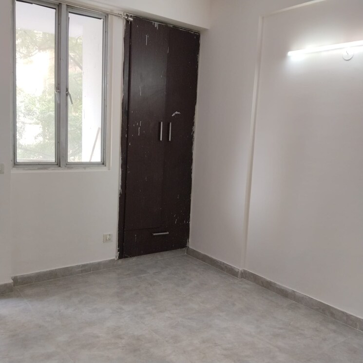 Room, shri-ram-plaza-vaishali 2 Bedroom 1100 Sq.Ft. Apartment In Vaishali Sector 4 Ghaziabad 8813161