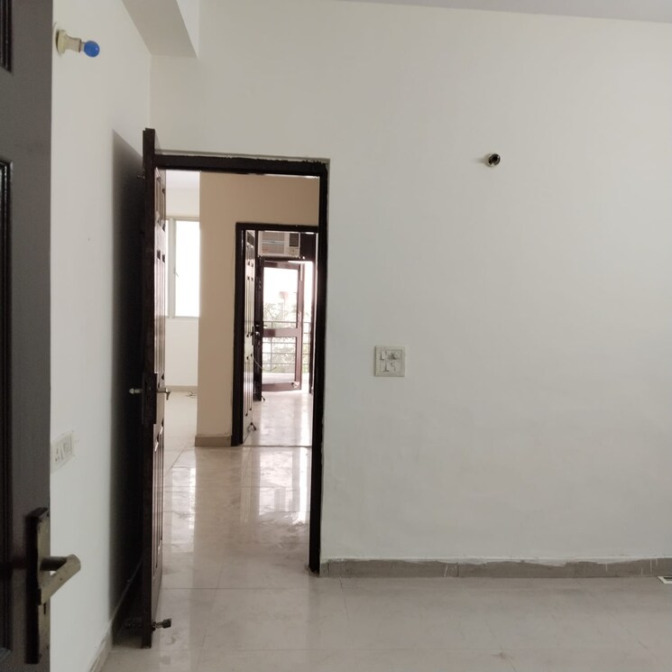 Room, shri-ram-plaza-vaishali 2 Bedroom 1100 Sq.Ft. Apartment In Vaishali Sector 4 Ghaziabad 8813161