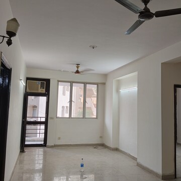 Room in 2 BHK Apartment at Shri Ram Plaza Vaishali, Vaishali Sector 4 – for Rent