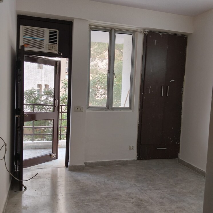 Room, shri-ram-plaza-vaishali 2 Bedroom 1100 Sq.Ft. Apartment In Vaishali Sector 4 Ghaziabad 8813161