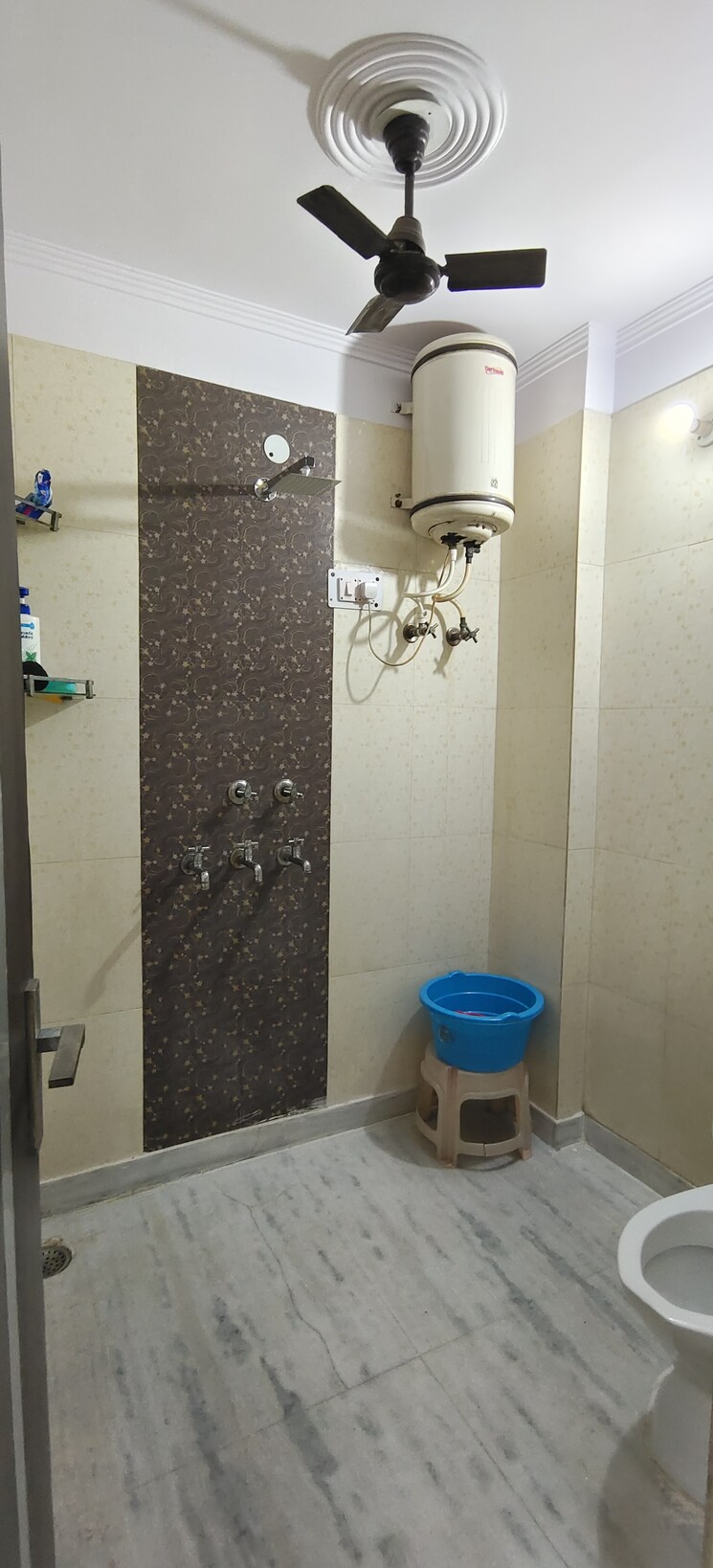 Bathroom, dwarka mor 3 Bedroom 1100 Sq.Ft. Builder Floor In Dwarka Mor Delhi 8813188