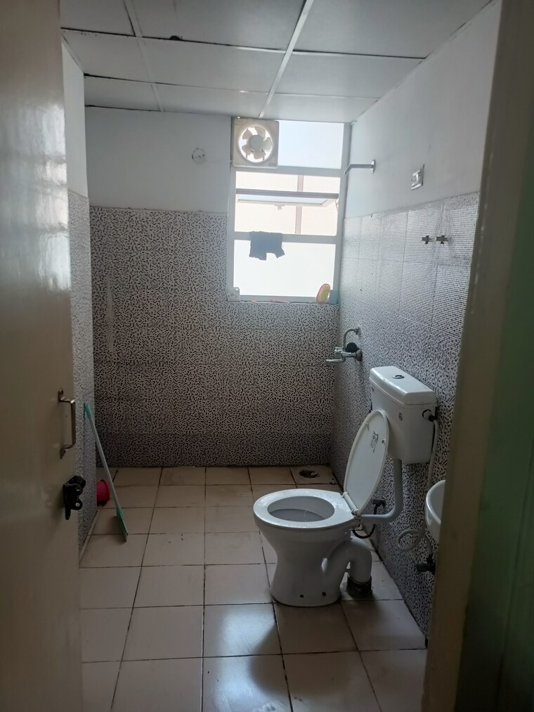 Bathroom, breez-global-heights 2 Bedroom 700 Sq.Ft. Apartment In Sohna Sector 33 Gurgaon 8813187