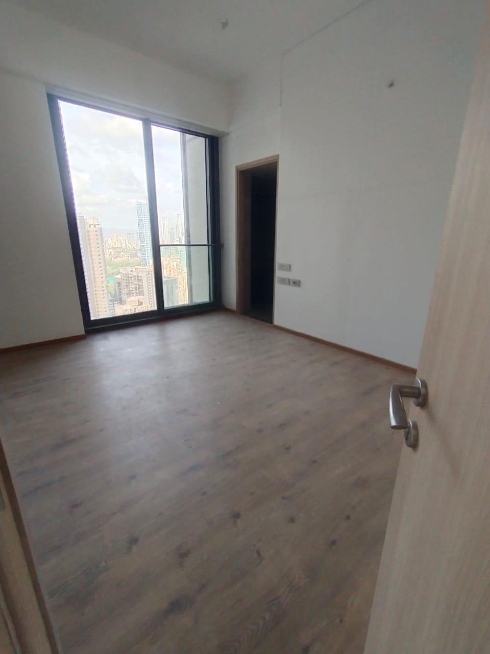 4 BHK + Servant Room Apartment For Rent in Rustomjee Crown