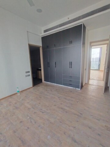 Room in 4 BHK Apartment at Rustomjee Crown, Prabhadevi – for Rent