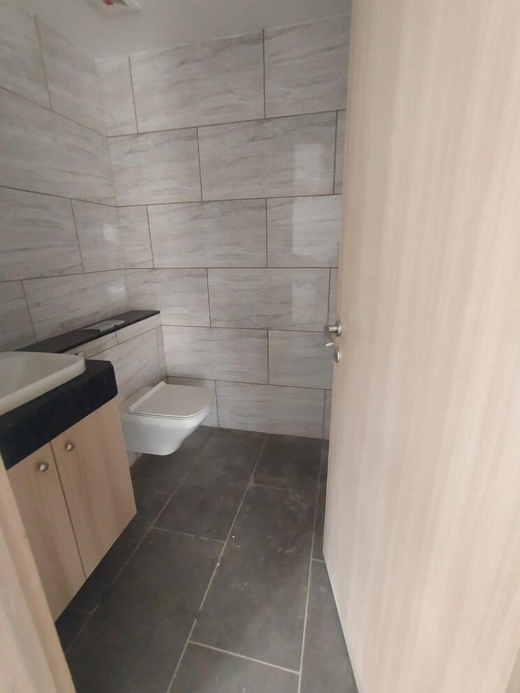 Bathroom, rustomjee-crown 4 Bedroom 2500 Sq.Ft. Apartment In Prabhadevi Mumbai 8813198
