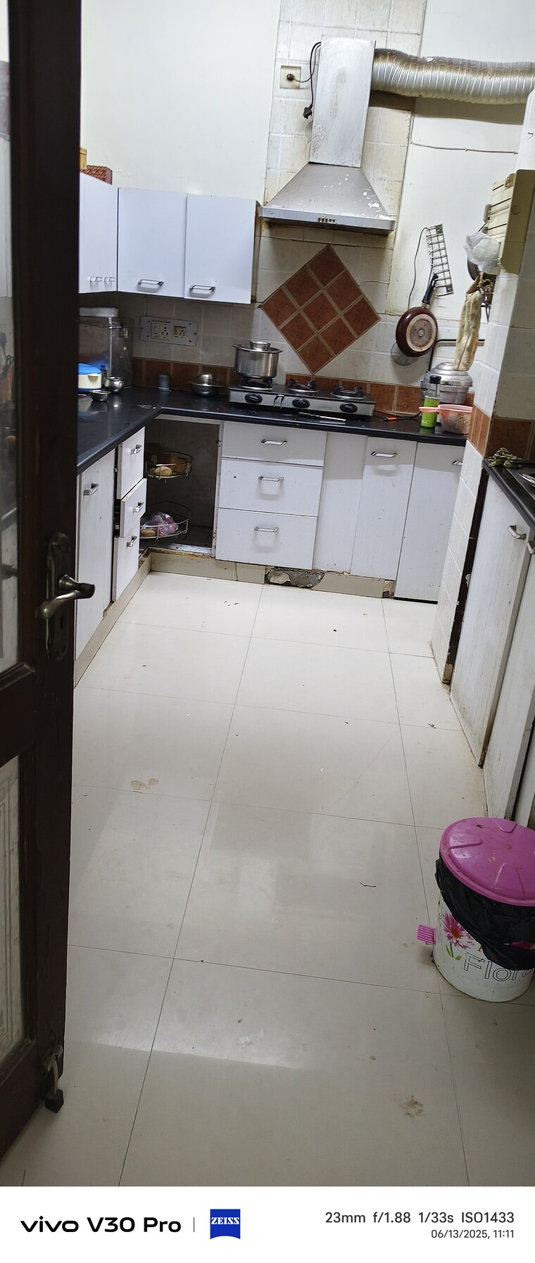 Kitchen, new-pragatisheel-apartment 3 Bedroom 1350 Sq.Ft. Apartment In Vasundhara Enclave Delhi 8813214