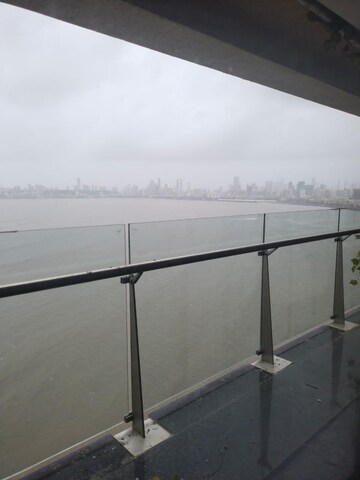 Room in 4 BHK Apartment at NCPA Apartments, Nariman Point – for Rent