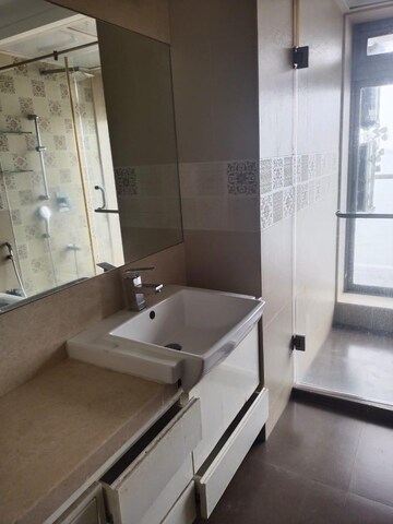Bathroom in 4 BHK Apartment at NCPA Apartments, Nariman Point – for Rent