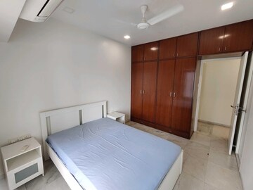 Room in 4 BHK Apartment at Chaitanya Tower, Prabhadevi – for Rent