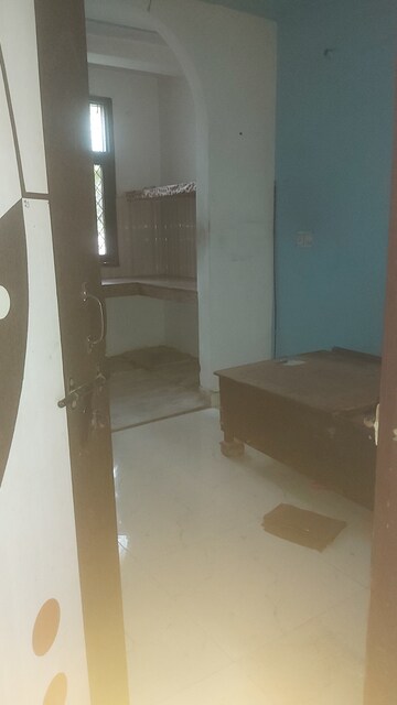 Furnished Amenities in 1.5 BHK Builder Floor at Mayur Vihar – for Rent