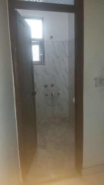 Furnished Amenities in 1.5 BHK Builder Floor at Mayur Vihar – for Rent