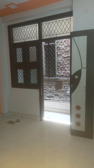 Furnished Amenities in 1.5 BHK Builder Floor at Mayur Vihar – for Rent