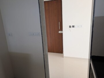 Room in 3 BHK Apartment at Runwal Nirvana, Parel – for Rent