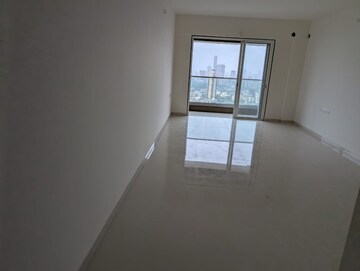 Room in 3 BHK Apartment at Runwal Nirvana, Parel – for Rent